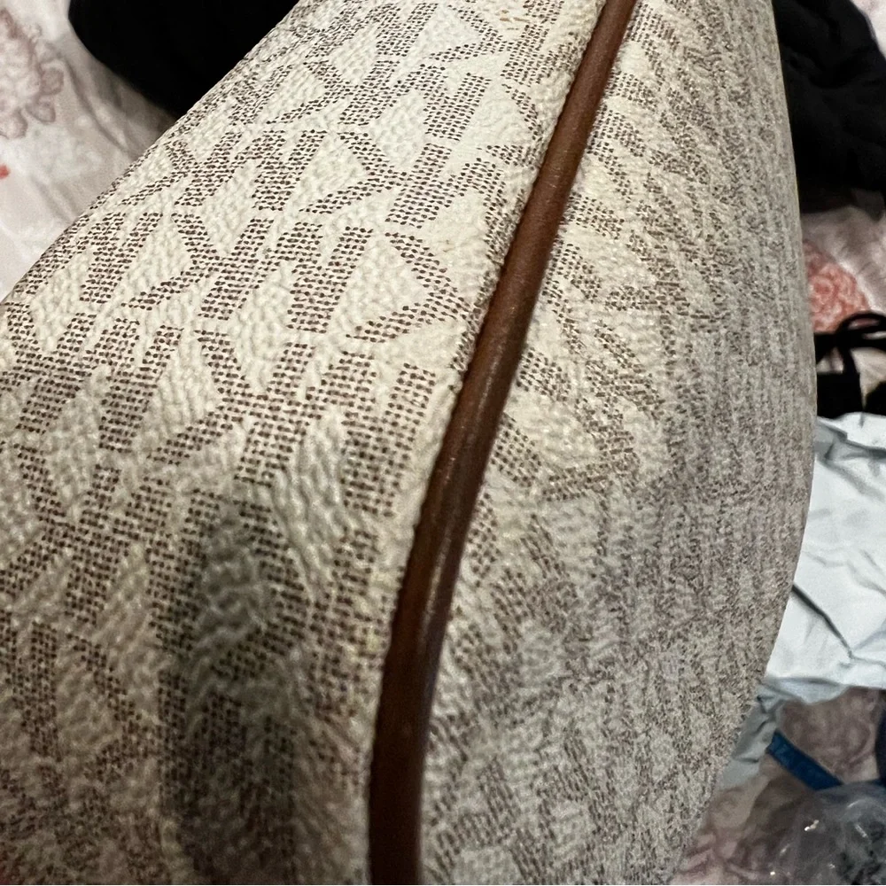 Michael Kors Jet Set East West Crossbody Vanilla/Tan Color EUC